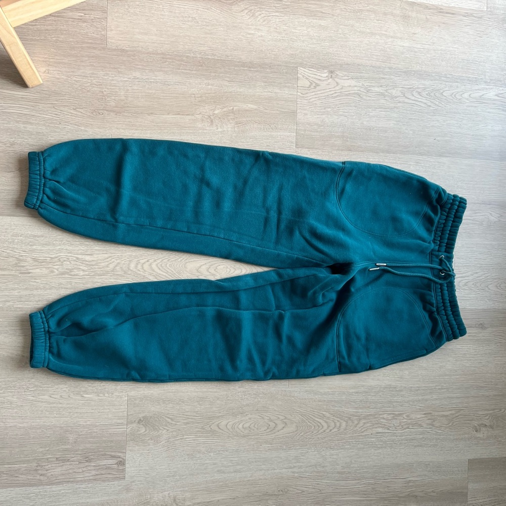 A&F Joggers - Picture 2 of 4